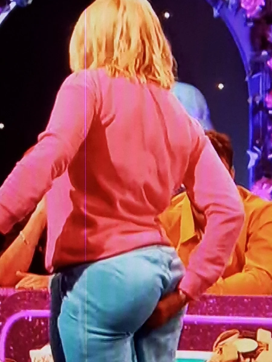 Holly Willoughby picture 4 of 4