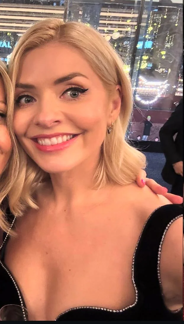 Holly Willoughby picture 2 of 4