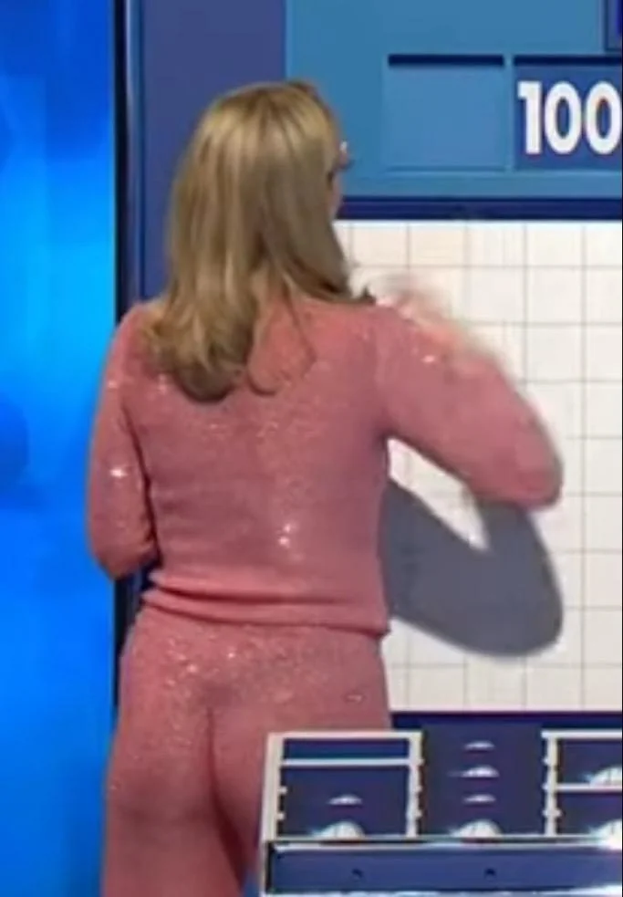 Rachel Riley picture 1 of 2