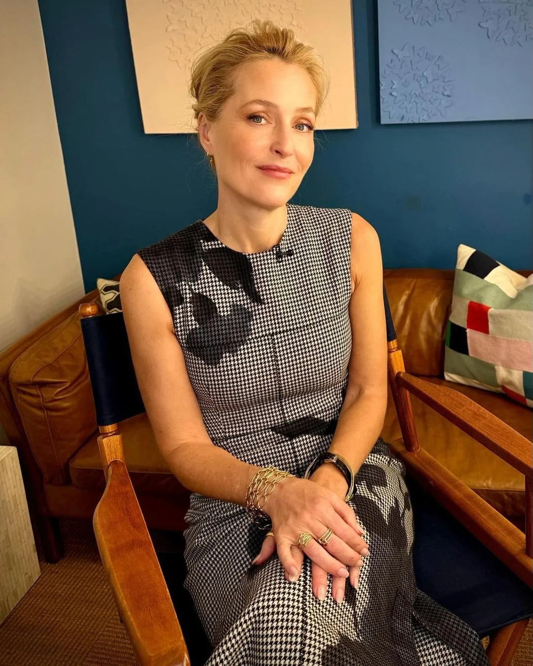 Gillian Anderson picture 3 of 5