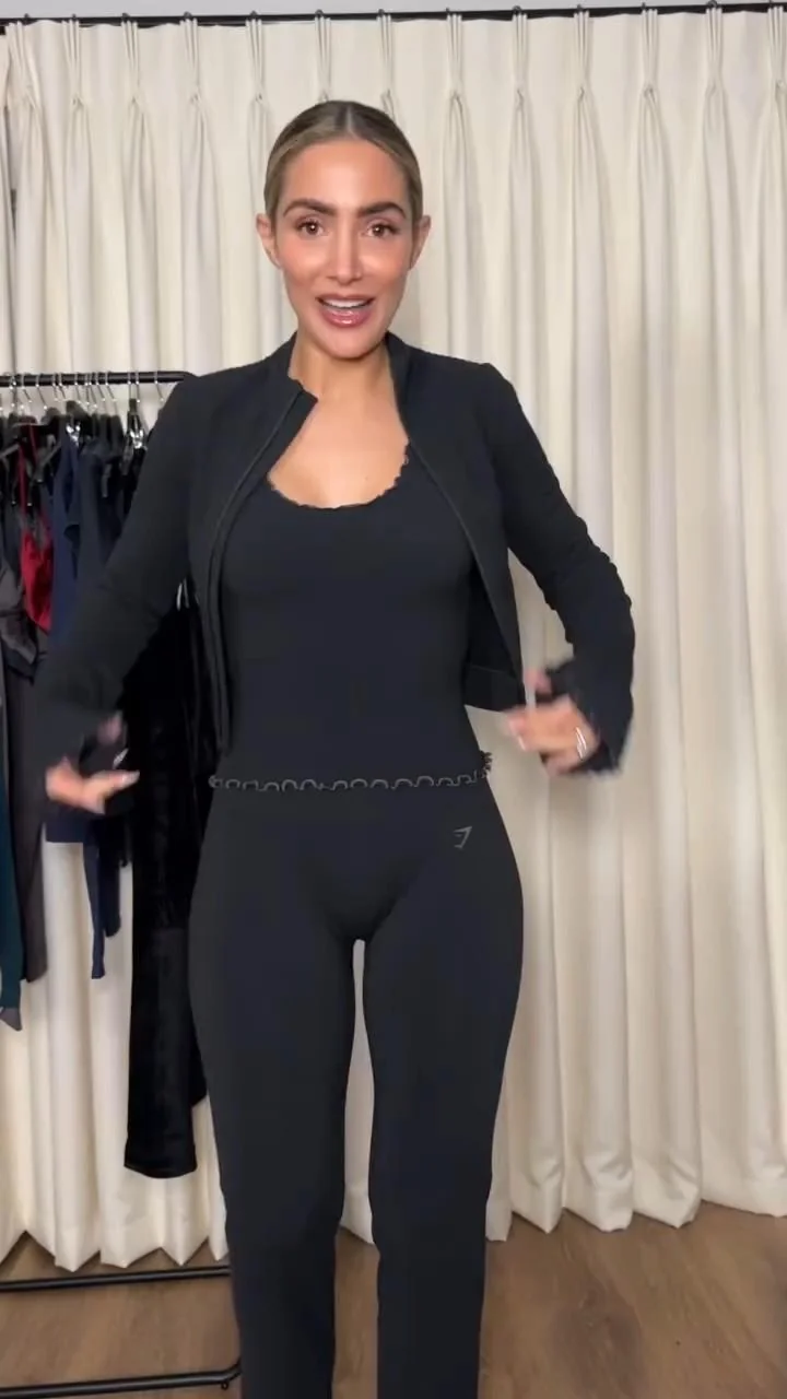 Frankie Bridge - Gymshark try on picture 1 of 7