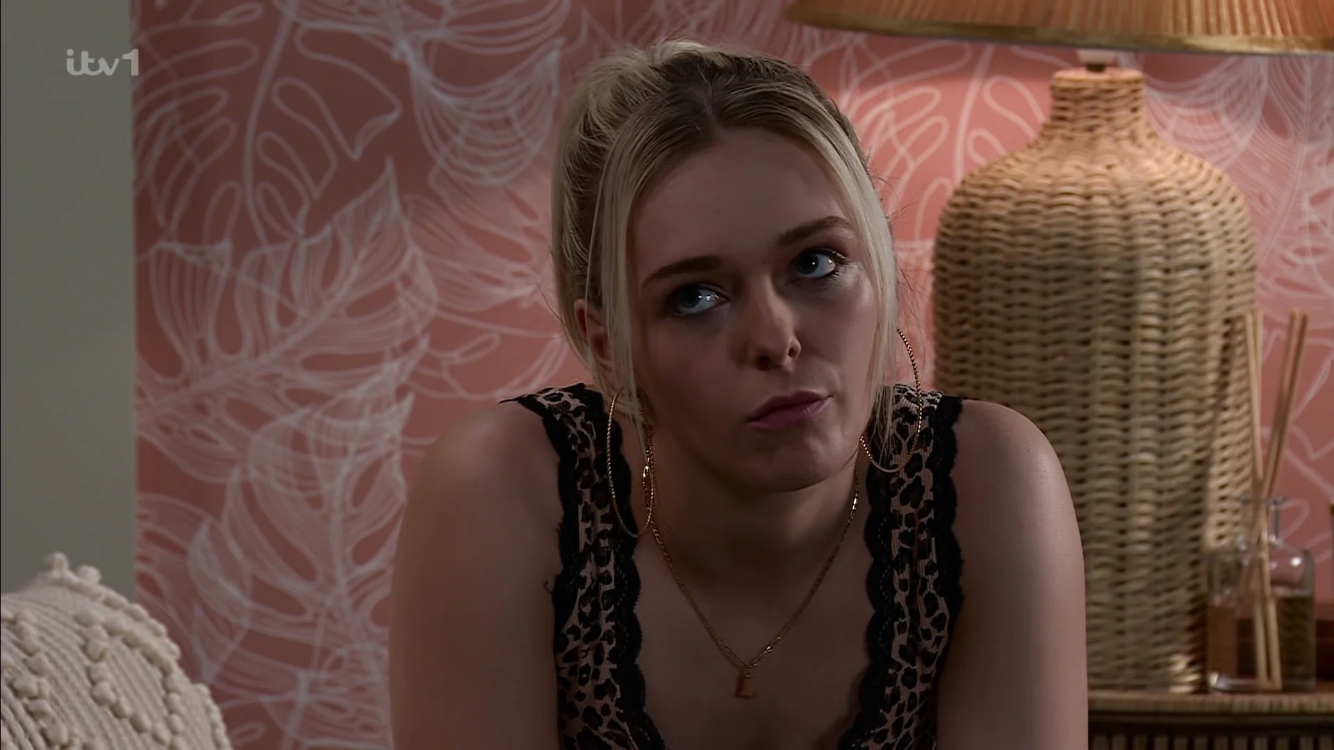 Cait Fitton(Lauren in Coronation Street) picture 2 of 4