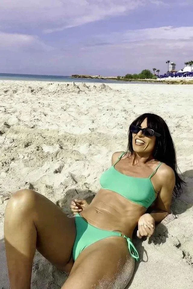 Davina Mccall picture 1 of 2