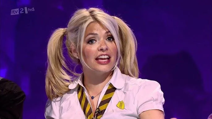 Holly Willoughby picture 1 of 4