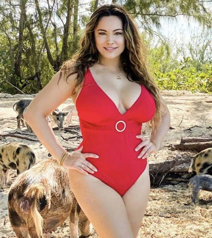 Kelly Brook picture 1 of 1