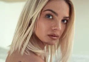 Louisa Johnson picture 5 of 20