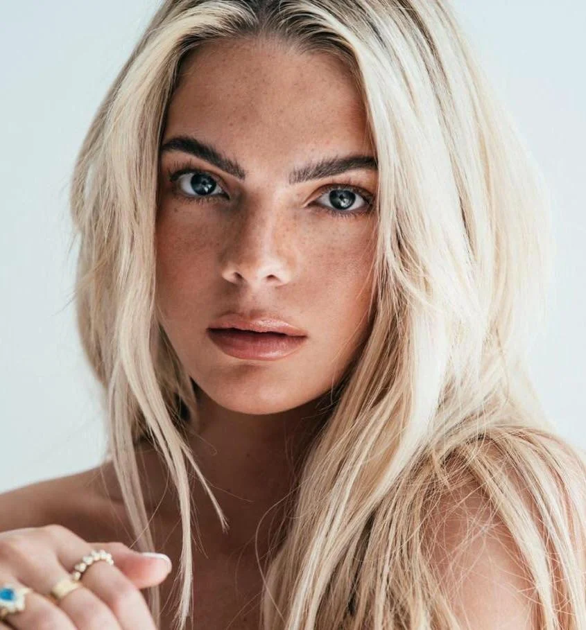 Louisa Johnson picture 18 of 20