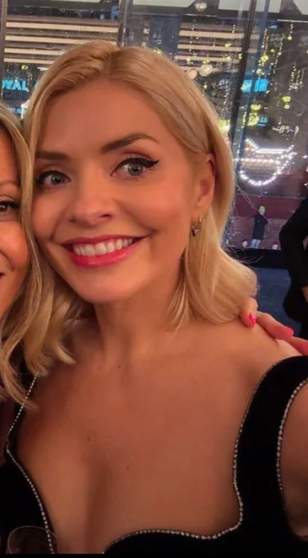 Holly Willoughby picture 1 of 6