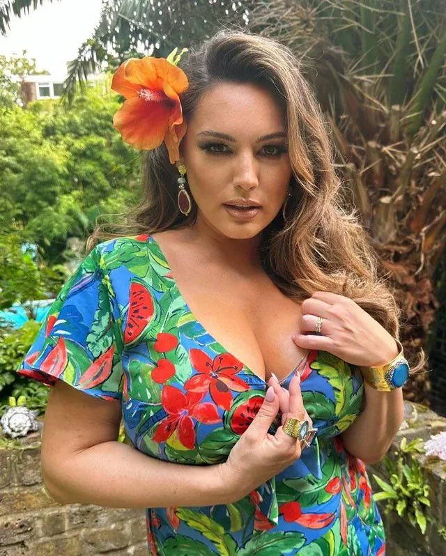 Kelly Brook picture 1 of 1