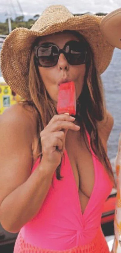 Liz Hurley picture 1 of 1