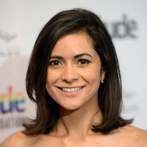 Lucy Verasamy picture 4 of 6