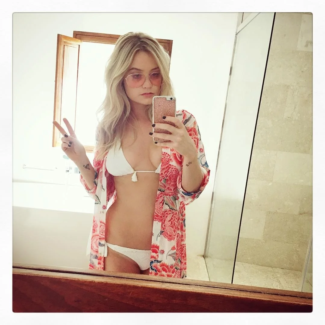 Laura Whitmore picture 1 of 2