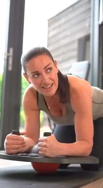 Kirsty Gallacher athletic picture 6 of 15