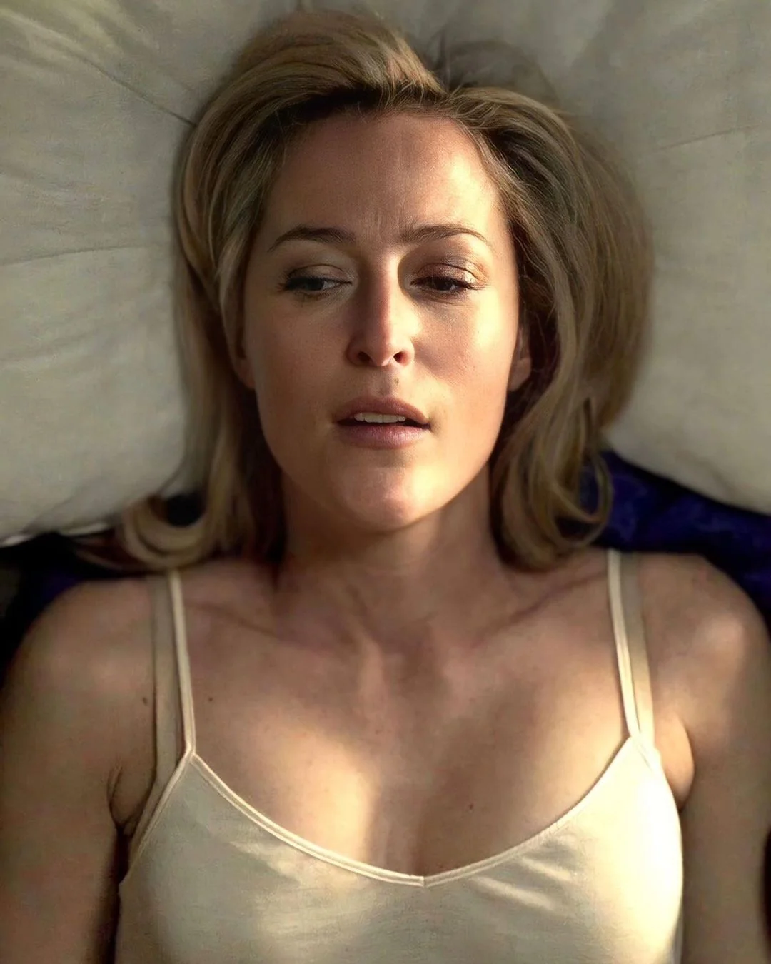 Gillian Anderson picture 4 of 4