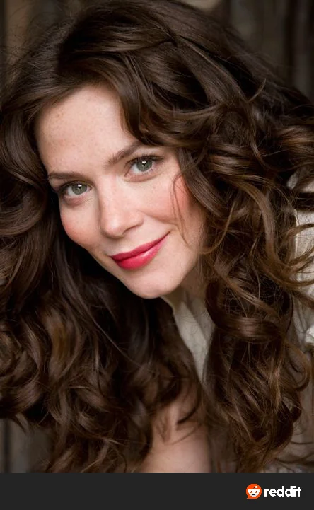 Anna Friel. picture 3 of 4