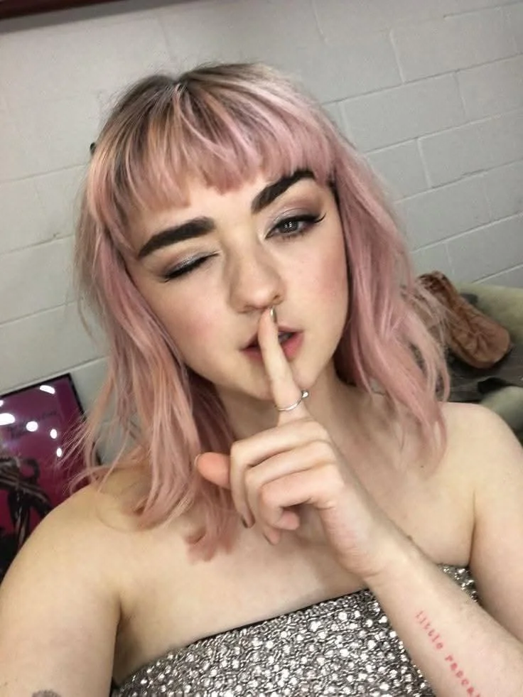 Maisie Williams picture 1 of 1