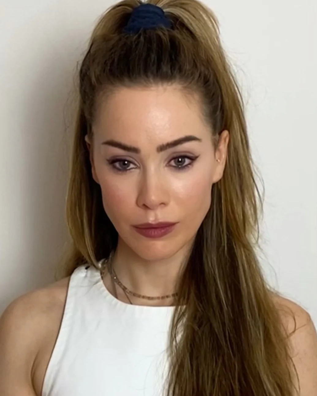 Roxanne McKee picture 2 of 4