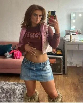 Maisie Smith picture 11 of 20