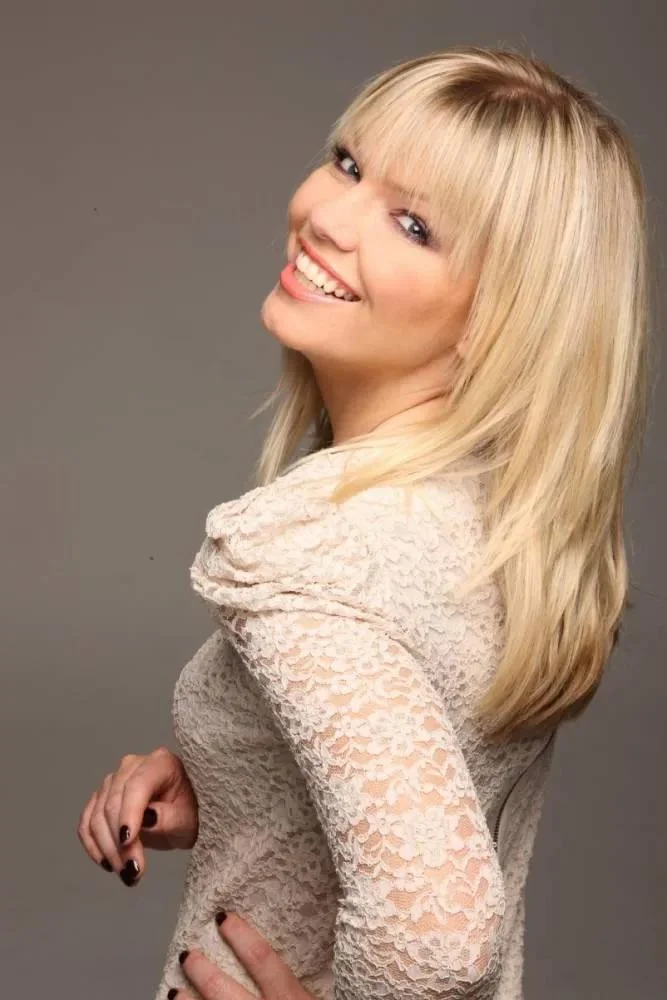 Kate Thornton picture 4 of 4