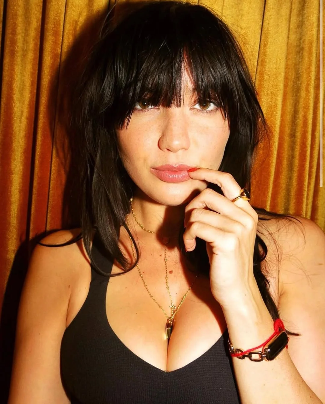 Daisy Lowe picture 1 of 4