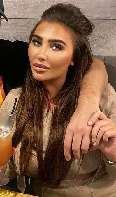 Lauren Goodger picture 1 of 7