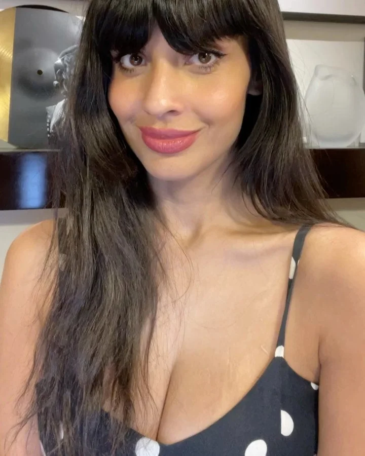 The staggeringly attractive Jameela Jamil 🔥🤤 picture 2 of 6