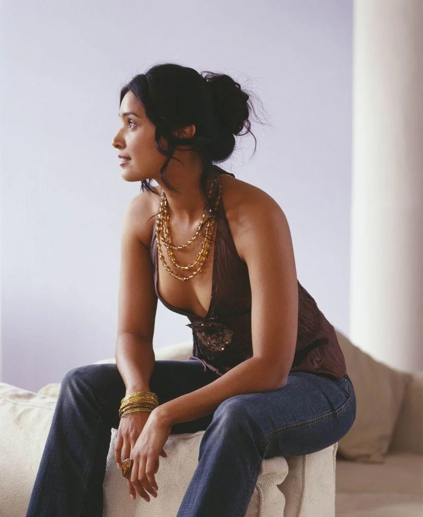 Shelley Conn picture 7 of 9