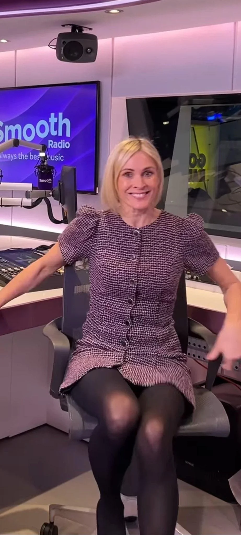 Jenni Falconer picture 2 of 3