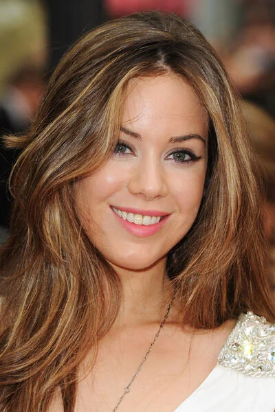 Roxanne McKee picture 1 of 2