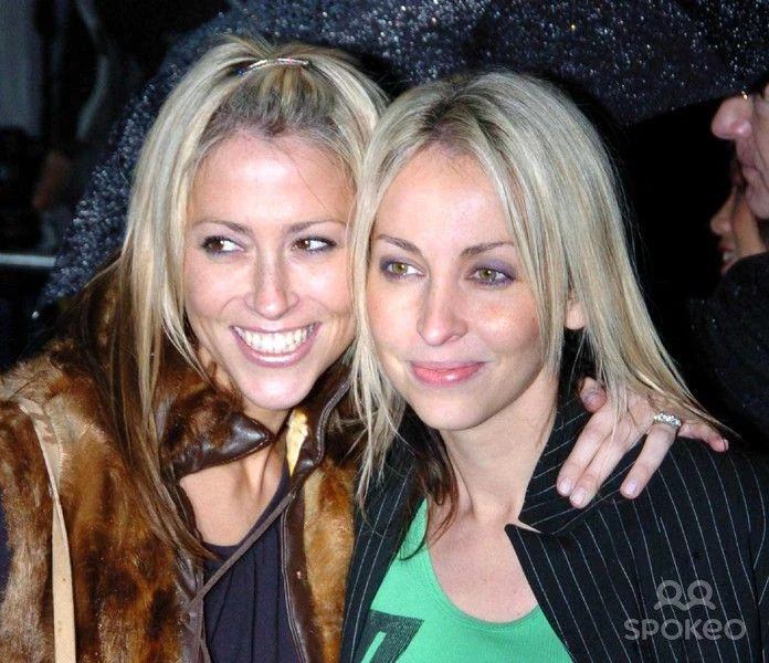 Nataile + Nicole Appleton picture 1 of 1