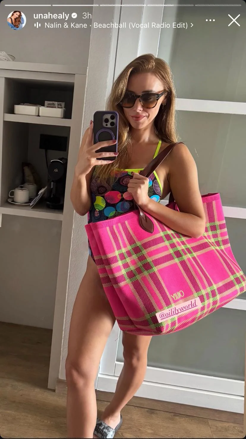 Una Healy picture 1 of 1
