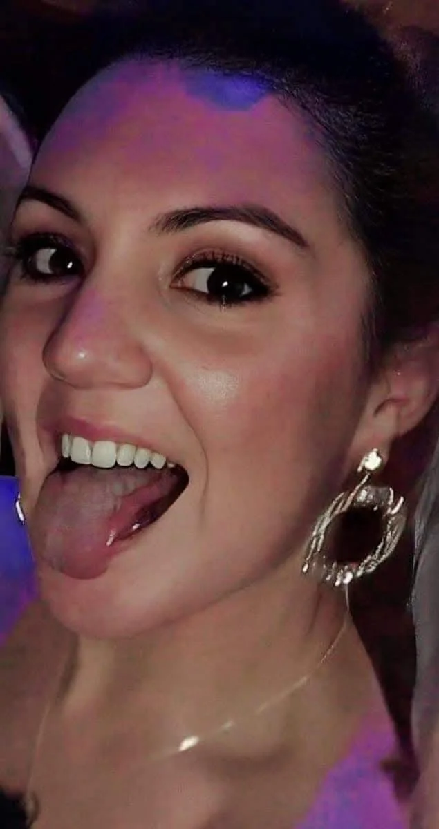 Laura Tobin picture 4 of 15