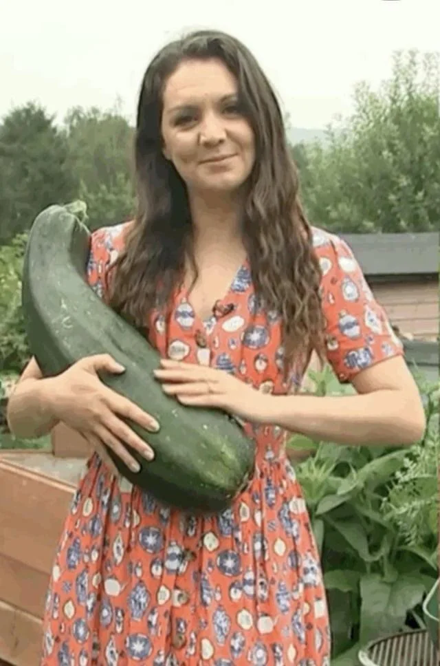 Laura Tobin picture 12 of 15