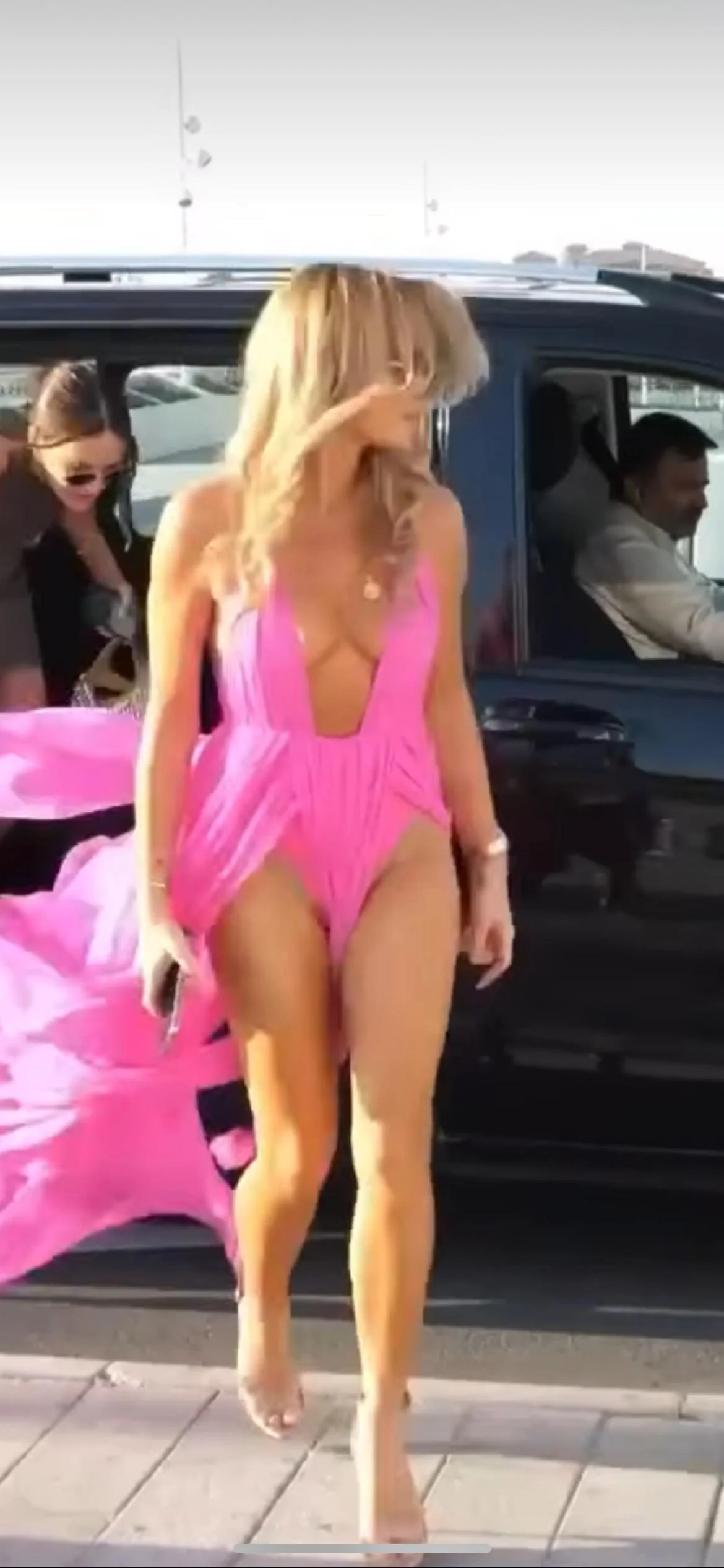 Amanda Holden picture 3 of 3