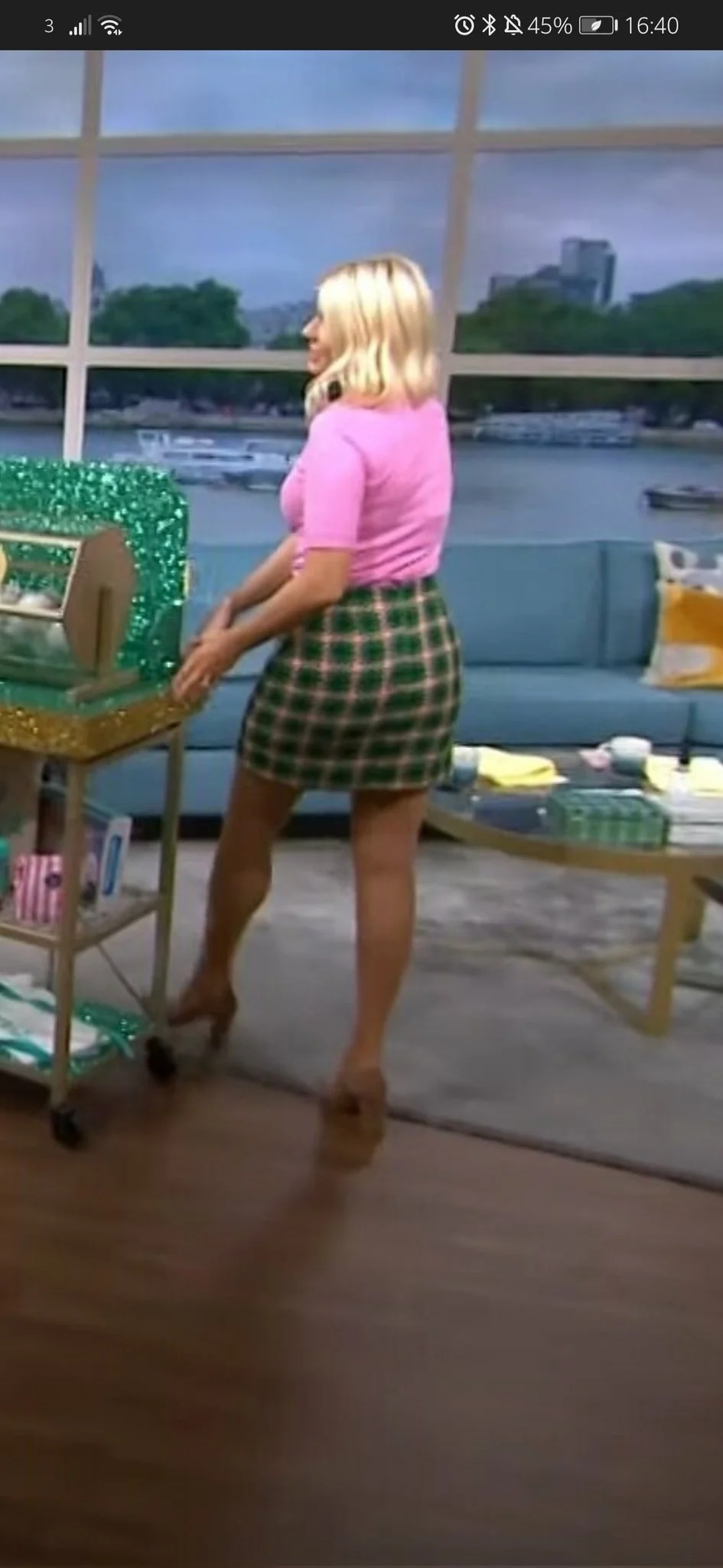 Holly Willoughby picture 1 of 4