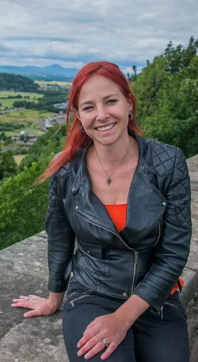 Professor Alice Roberts picture 1 of 3