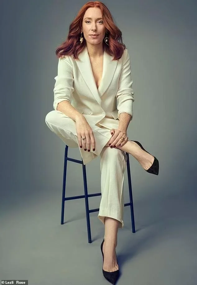 Hannah Fry picture 1 of 2