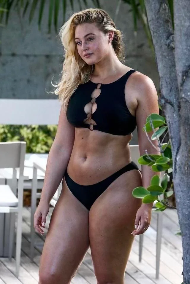 Iskra Lawrence picture 6 of 8