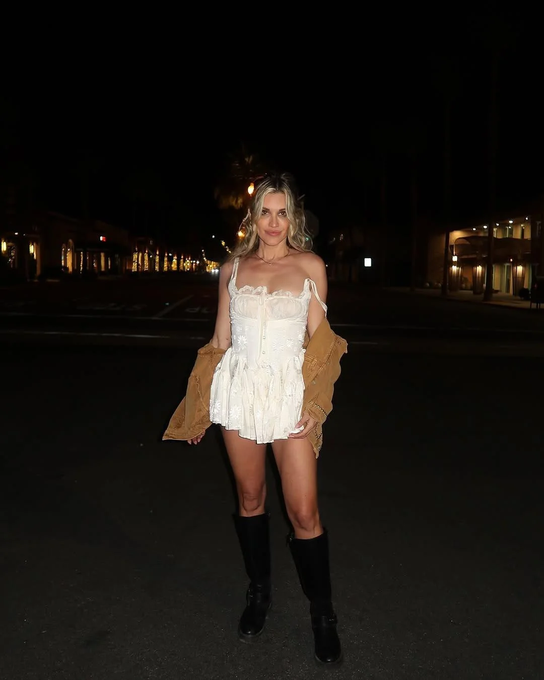 Ashley Roberts picture 7 of 7
