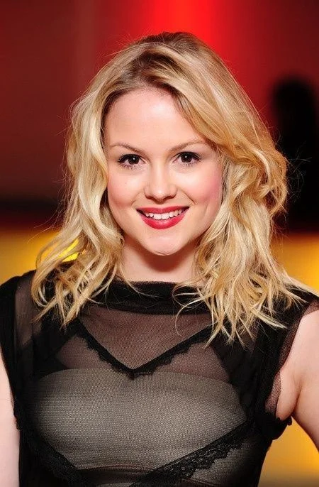 Kimberley Nixon picture 5 of 10