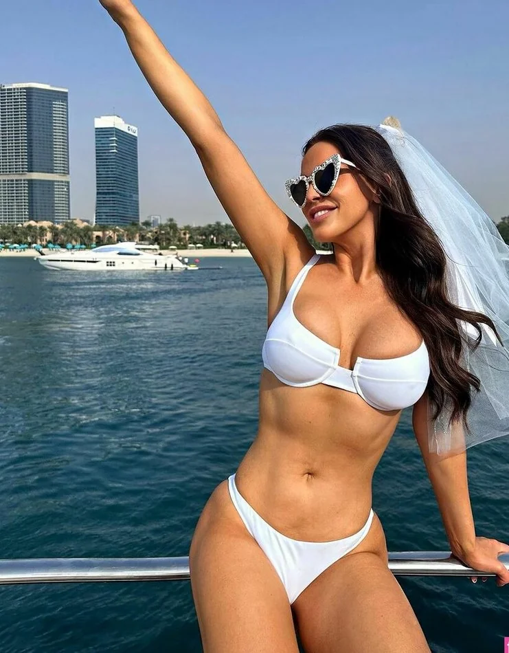 Vicky Pattison picture 1 of 2