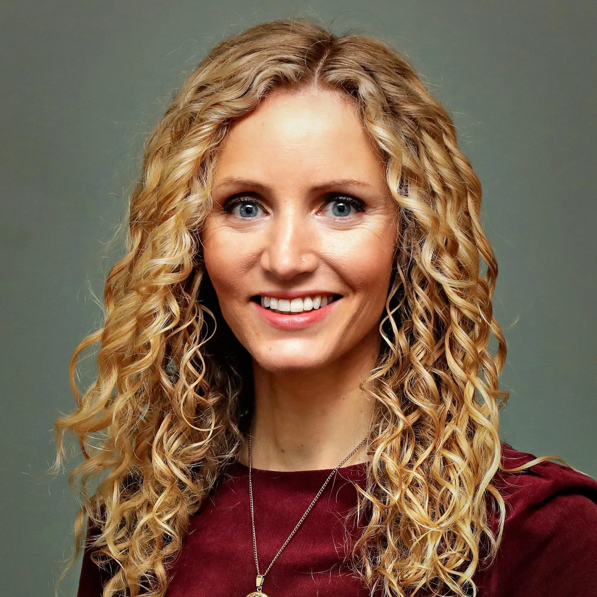 Suzannah Lipscomb picture 2 of 4