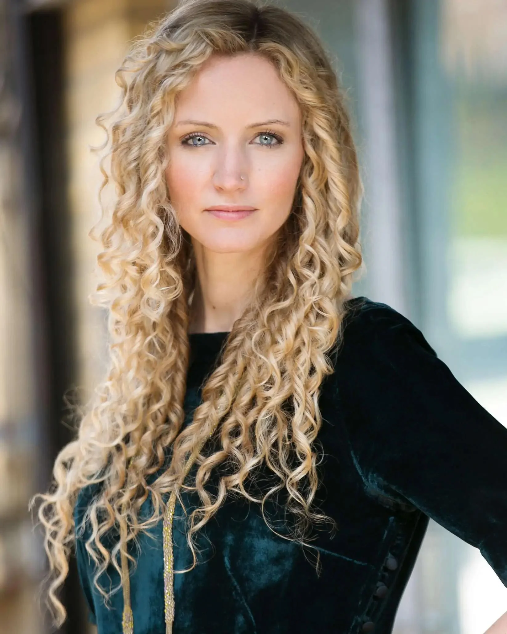 Suzannah Lipscomb picture 4 of 4