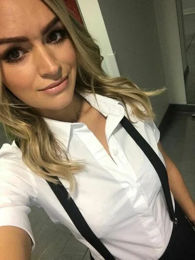 Laura Woods picture 1 of 5