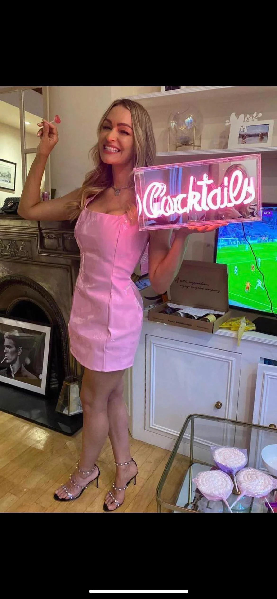 Laura Woods picture 5 of 5
