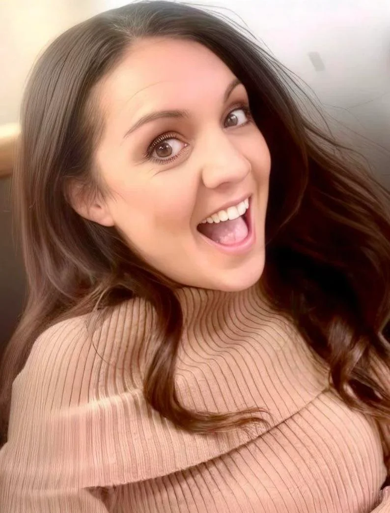 Laura Tobin picture 5 of 5