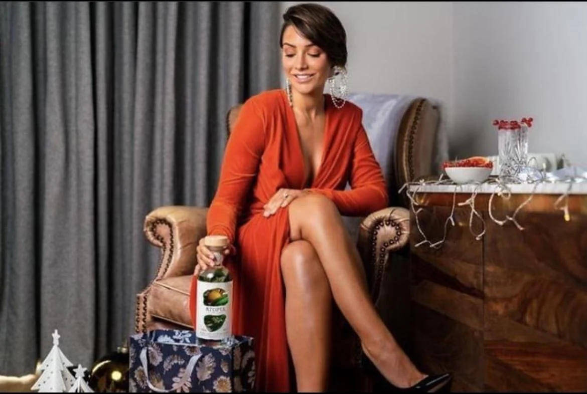 Frankie Bridge picture 1 of 4