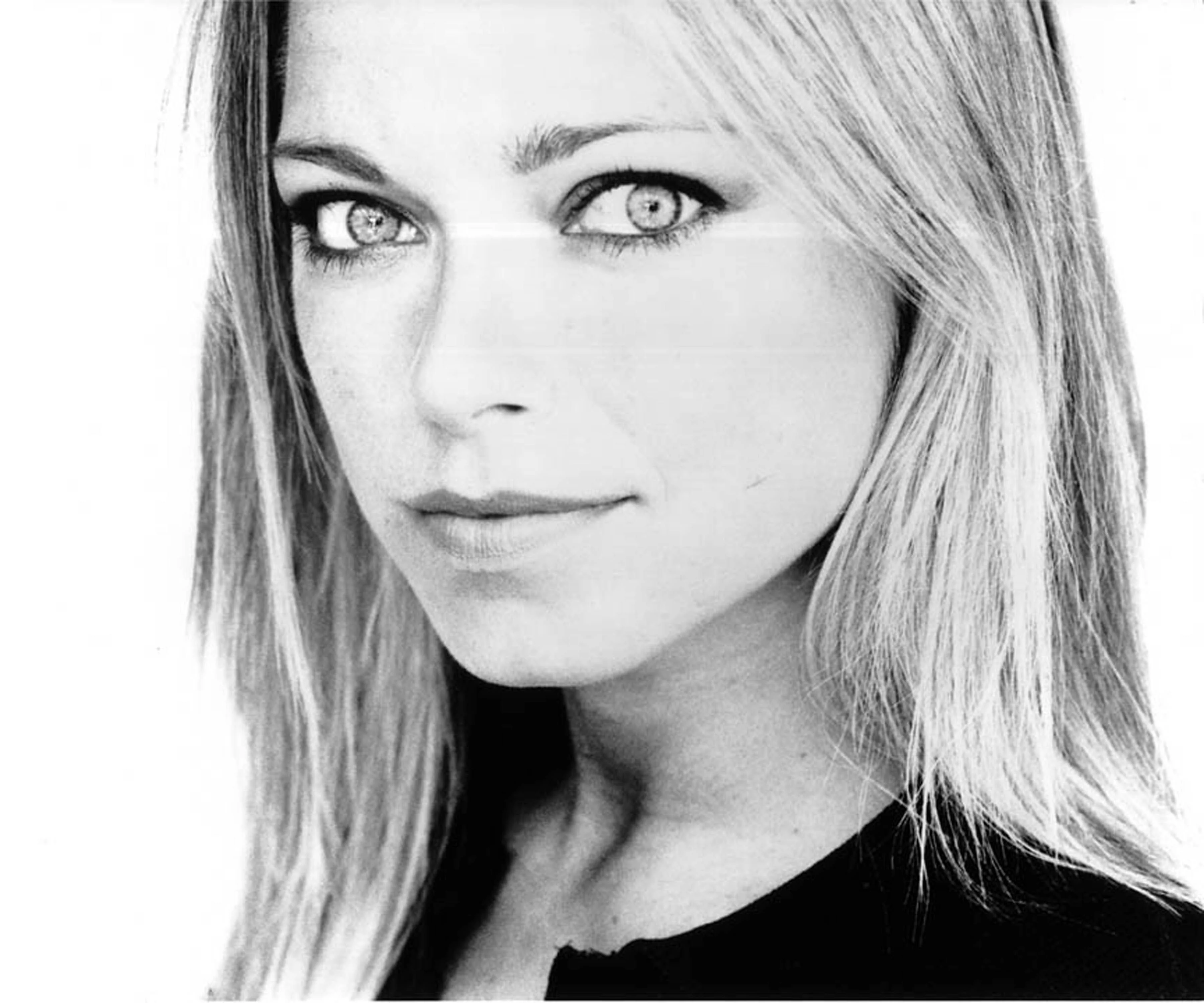 Sarah Alexander picture 4 of 6
