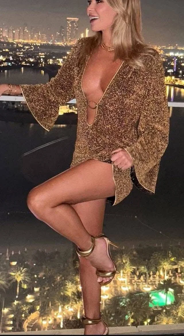 Amanda Holden picture 1 of 2