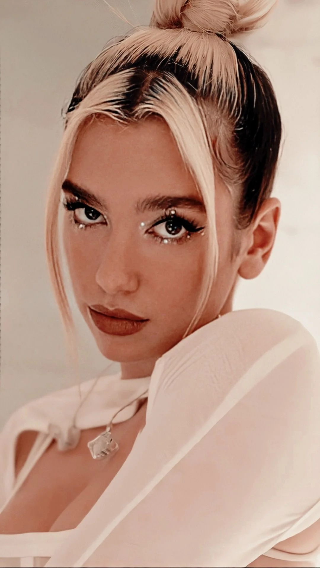 A bit of Dua Lipa never hurt anyone. picture 2 of 20